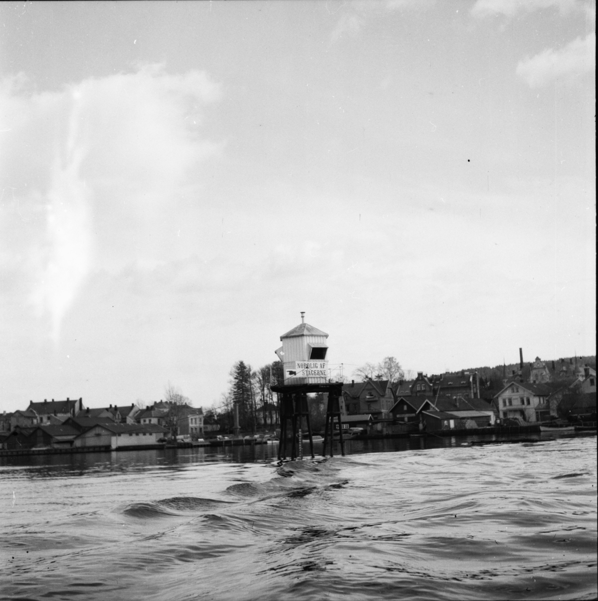 Vardens arkiv. "Sprengningen på Strømtangskjæret i Porsgrunn" 27.04.1954