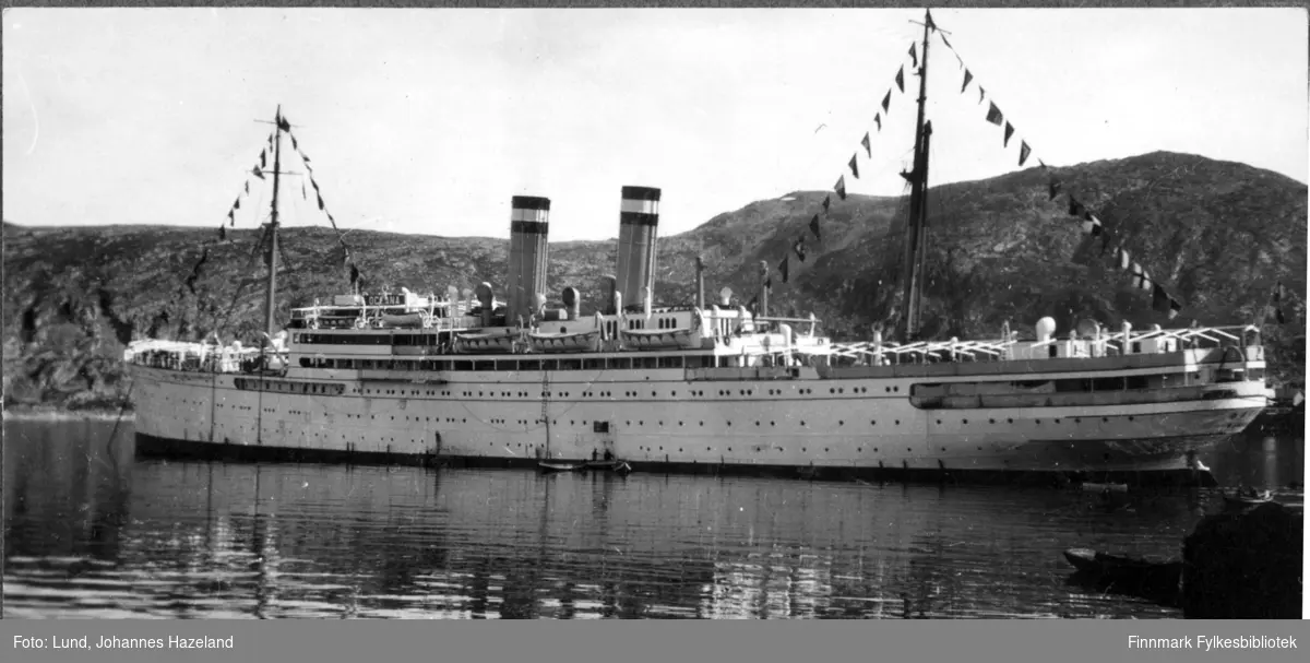 Et større passasjerskip på havna i Hammerfest, Hamburg-Amerika-Linjens SS Oceana (1913).