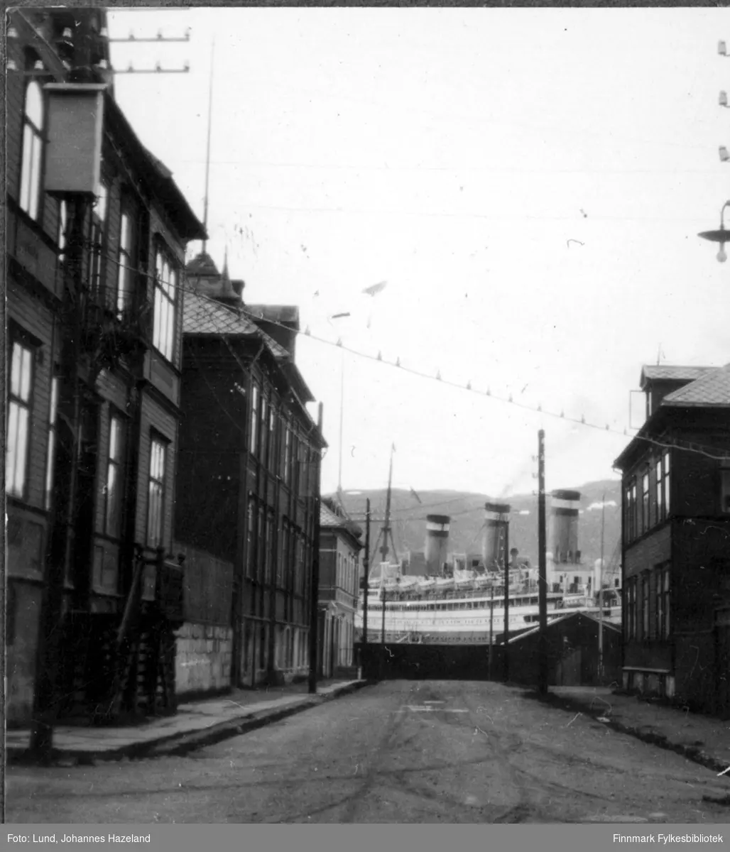 Det tyske dampskipet "Reliance" fotografert liggende ved kai i Hammerfest