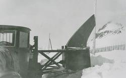 Brøyting med kantfres på Filefjell 1938