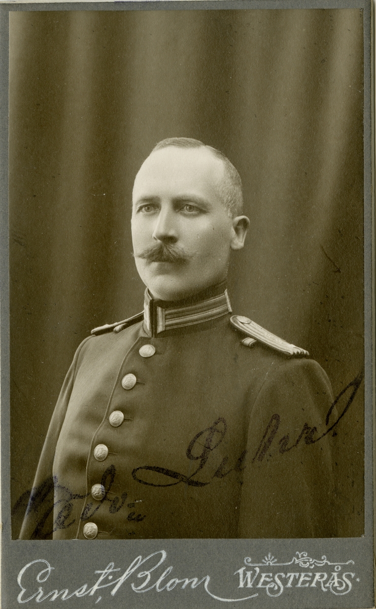 Porträtt av Edvard Mauritz Emanuel Luhr, löjtnant vid Västmanlands regemente I 18.