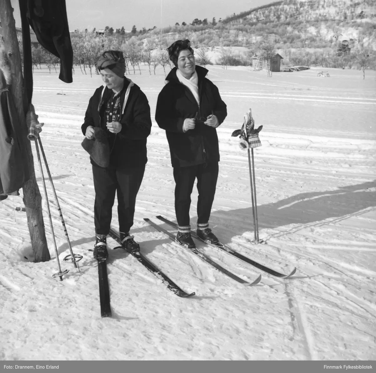 Sonja Lappalainen og Turid Drannem på skitur.