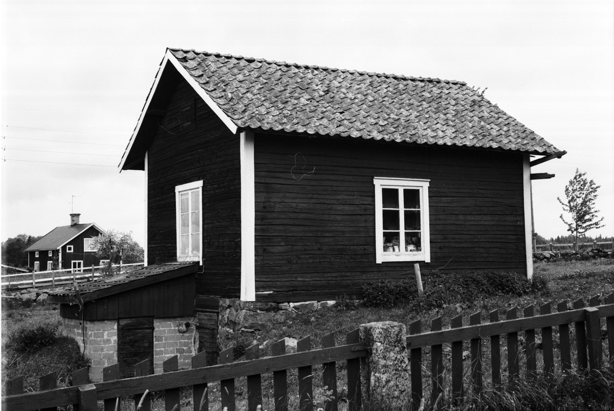 Snickarbod med källare, Öster-Edinge 5:4, Tuna socken, Uppland 1987