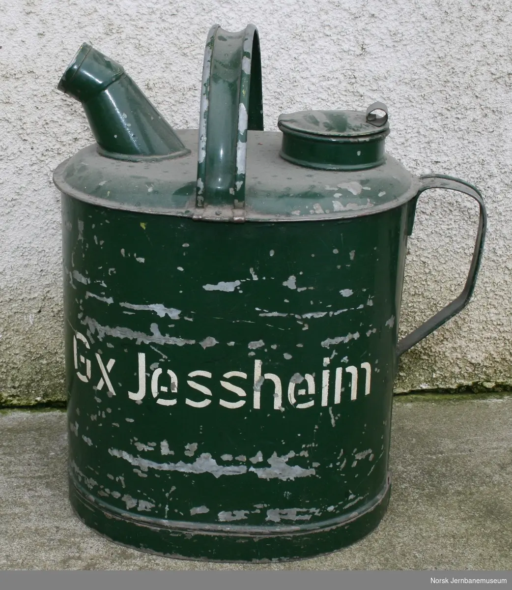 Oljekanne merket "NSB Oslo Distrikt" og "Gx Jessheim"