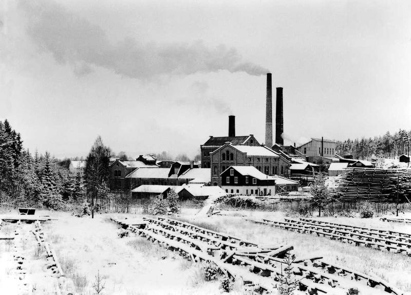 Klevfos cellulose & papirfabrik sett fra sør, før nedleggelsen. (Foto/Photo)