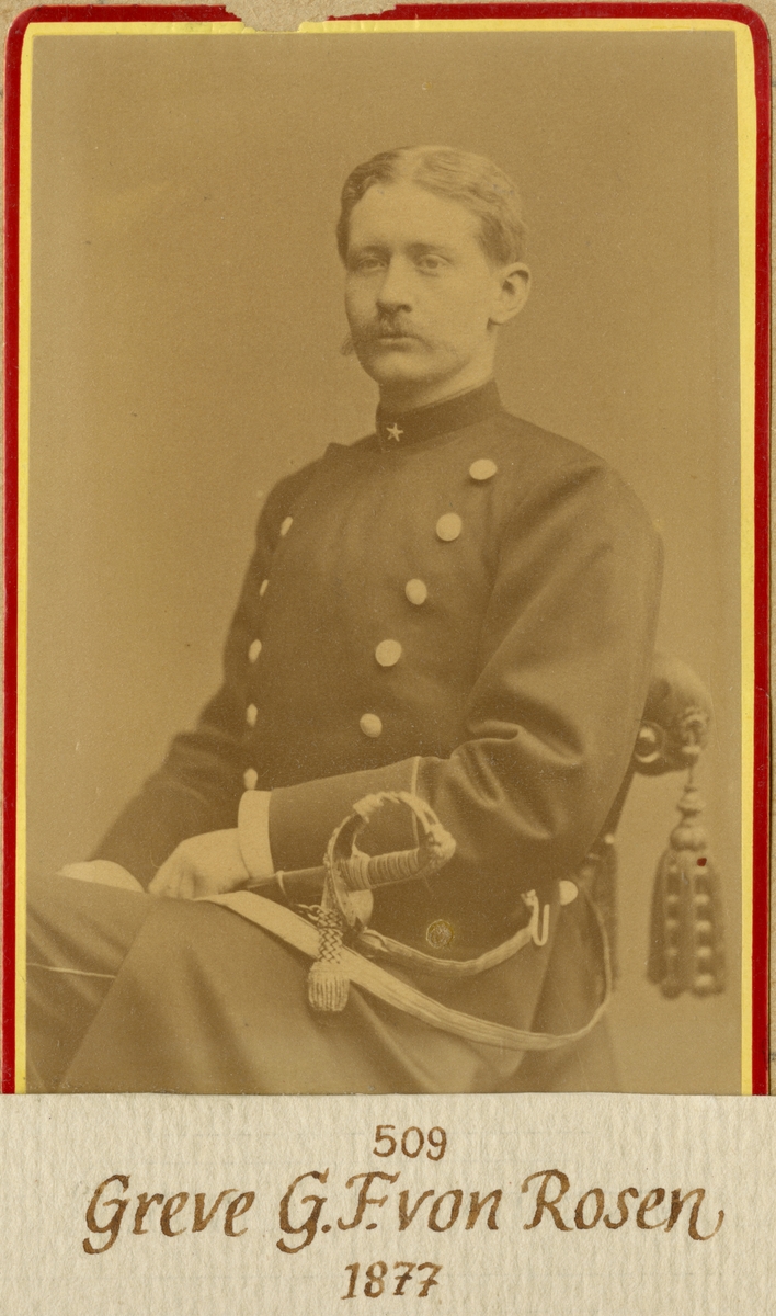 Porträtt av Gustaf Fredrik von Rosen, underlöjtnant vid Andra livgardet I 2.

Se även bild AMA.0021879.