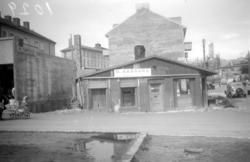 På bildet ser vi restene etter slakter Løvolds bygg i Massas