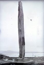 Minnesmerke og bautastein på toppen av Innlandet i Kristians