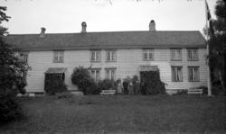 Foto fra et våningshus, ukjent hvor. Kan det være på Eidsvåg