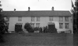 Foto fra et våninghus, ukjent hvor. Kan det være på Eidsvåg 