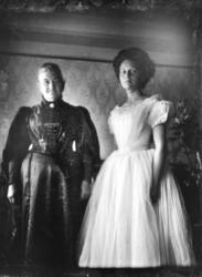 Foto av fru Gunhilde Helene Haagine Berner Sverdrup. (d. 193