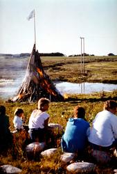 Foto trolig fra en St. hansaften en plass på Nordmøre i Møre