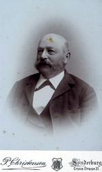 Foto av en ukjent mann. Kan være fra Johnsen/Øwre slekten, m