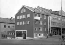 Apotek Løven forretningsgård og lokaler i Kaibakken, Kristia