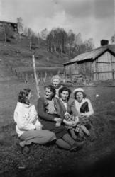 Foto av en gruppe kvinner på tur. Bildet kommer fra en samli