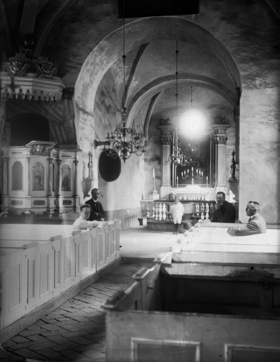 "Interiör från Järfälla kyrka", Barkarby, Järfälla socken, Uppland 1919