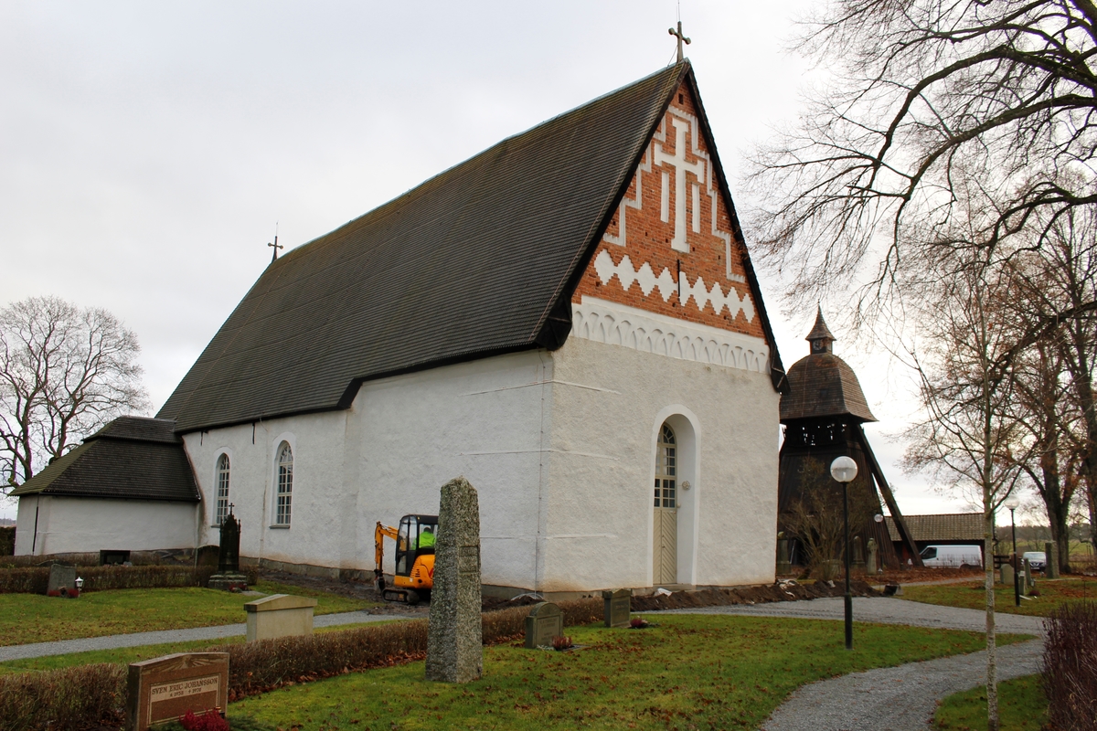 Arkeologisk schaktningsövervakning, Sparrsätra kyrka, Sparrsätra socken, Uppland 2015