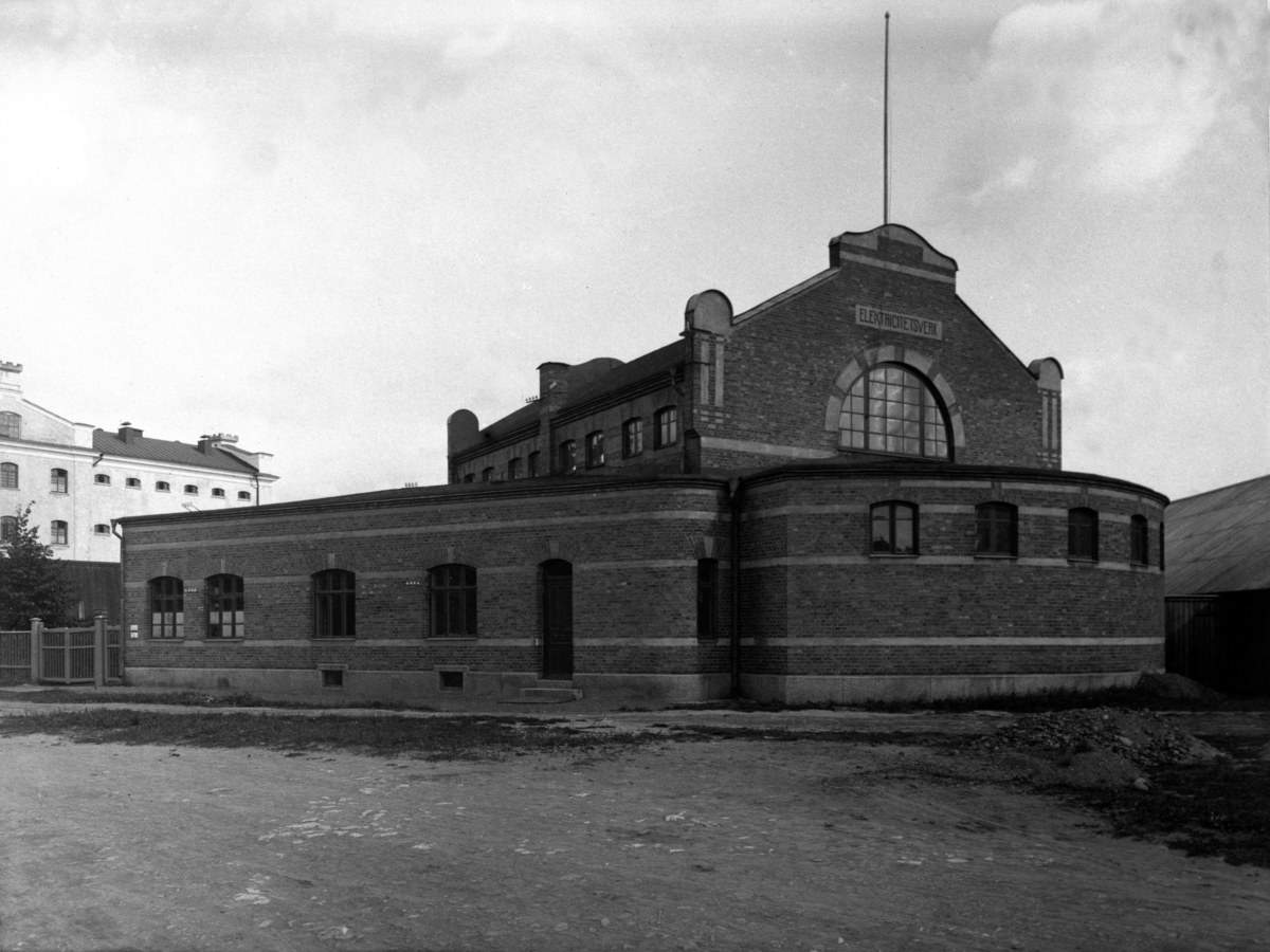 Elverkets omformarstation vid Eneströmsgatan runt 1925. Byggnaden uppfördes 1905.