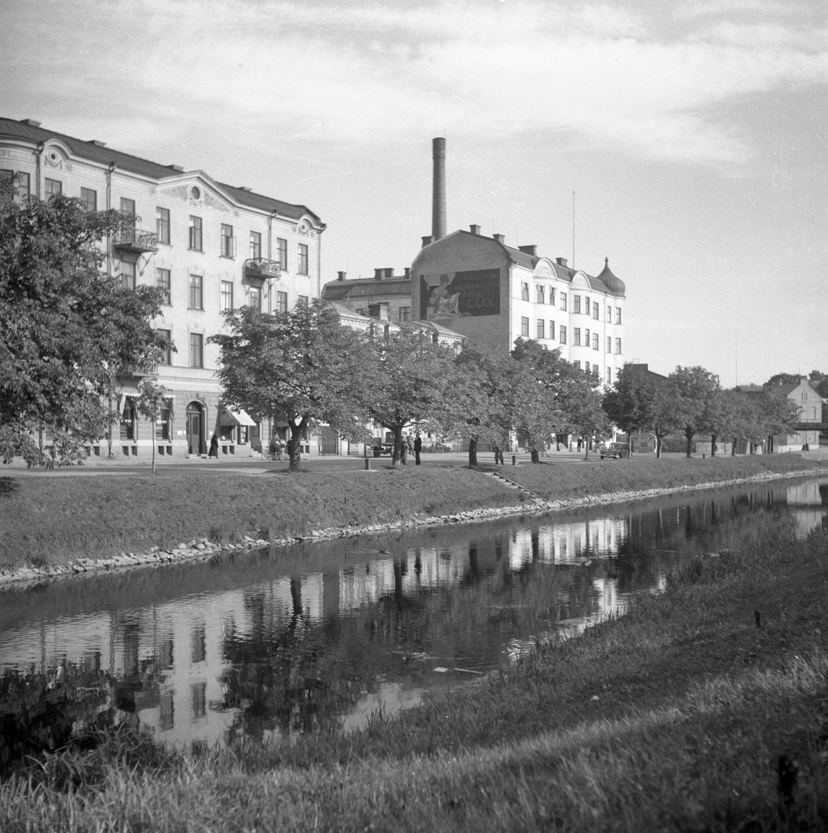 Pråmkanalen med Östra Kanalgatan ca 1935.