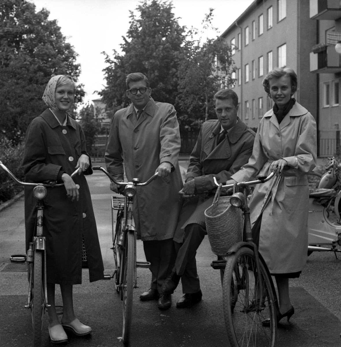 4 okända tjänstemän vid centrala sjukkassan på 60-talet.