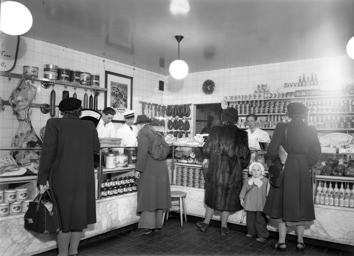 Interiörbild från en Konsumbutik någonstans i Arvika med omnejd. Bilden togs 8/4 1949.