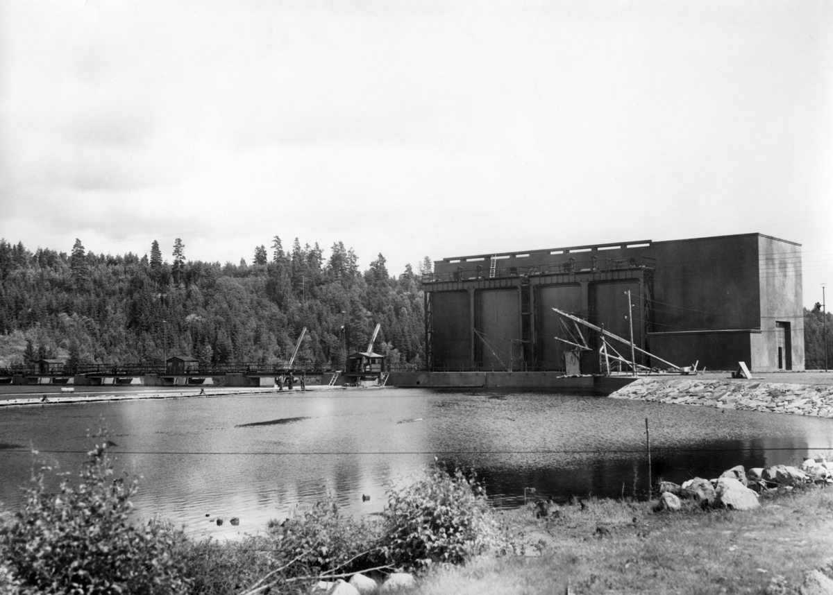 Kraftverk i Klarälvdalen från norr till söder. En gåva till museet från Ingela Thorsell, Karlstad. Skymnäs kraftstation 1939.