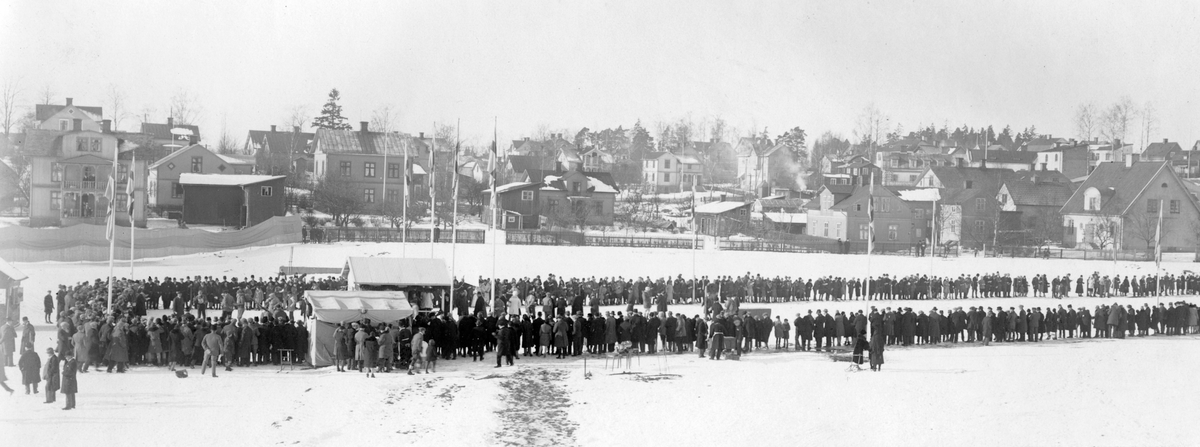 Målgång vid skidtävling vid det så kallade slagfältet i Arvika 1937.