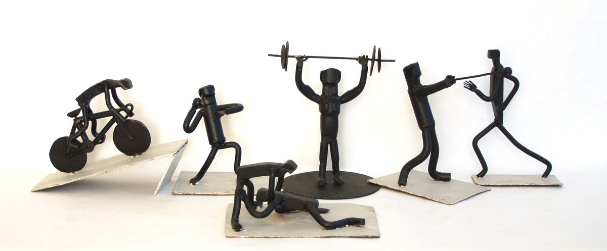 Svedin räknas som en av de äktnaiva konstnärerna från Hälsingland. Han hade ett mycket stort intresse för olika sporter och utövade själv flera, t ex sprang han några maratonlopp. Skulpturerna är gjorda av metallplåt och målade.