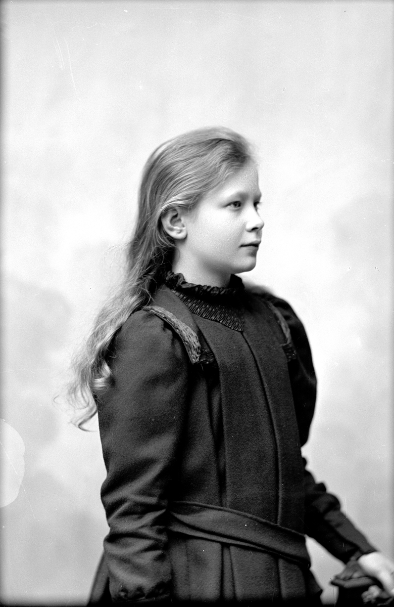 O Alsings dotter, 1898.
Fotograf okänd.