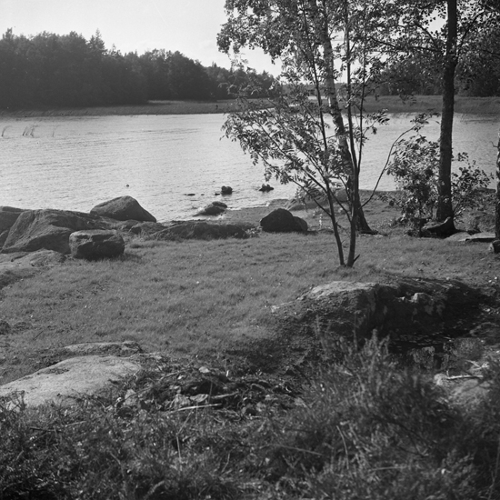 Tingsås. Brevik, fyndplats för två sandstensyxor, från NO. 1968.