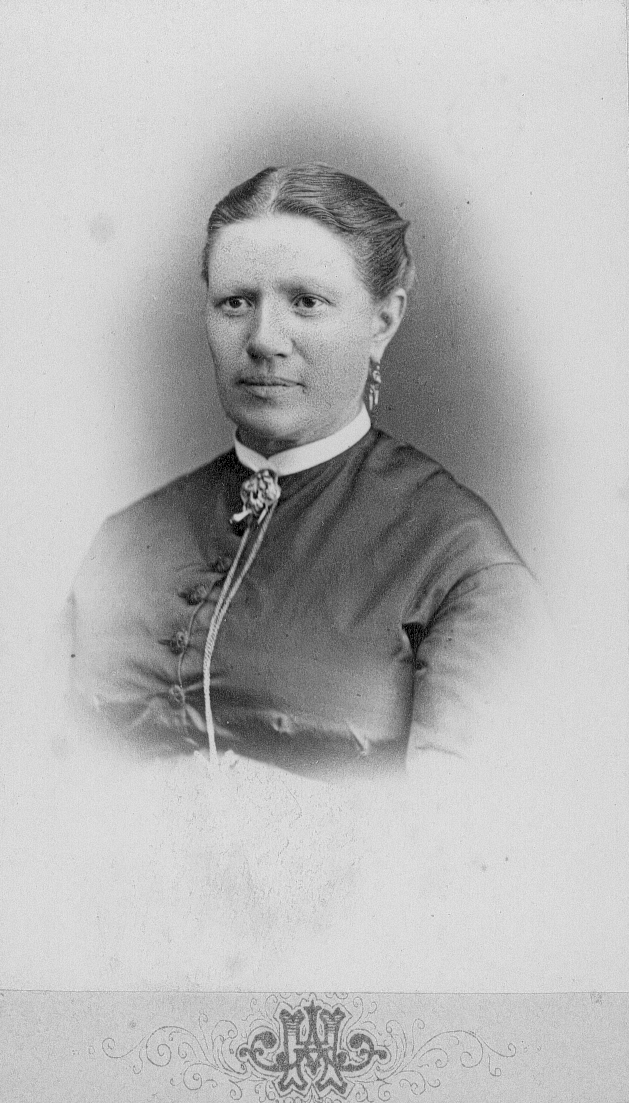 Fru Kristin Engvall.