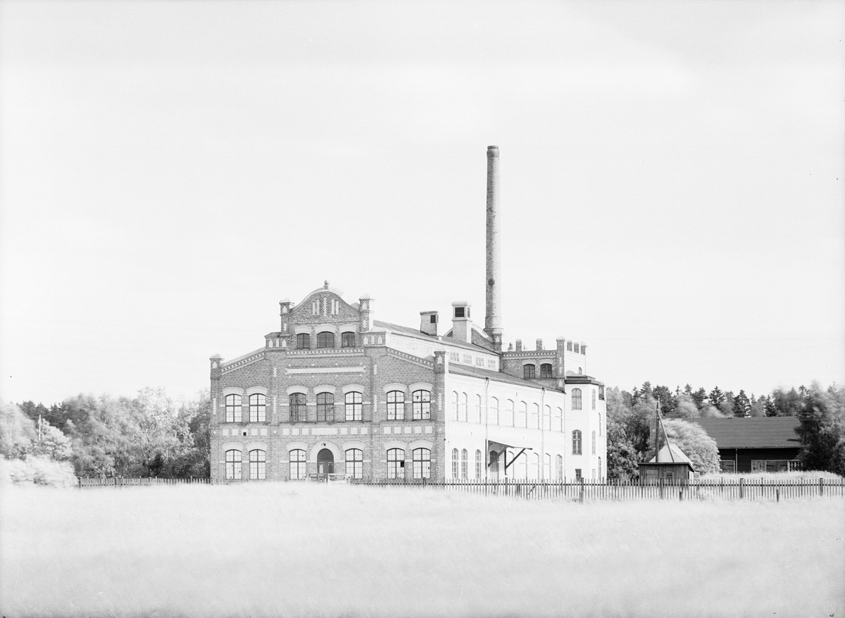 Skalinverken, Hagaström. Fabriken etablerades 1927 och redan 1929 övertog Lennart Norström fabriken som då fick namnet Tapetfabriks AB Centrum. Kort tid därefter ändrades namnet till Durotapet.