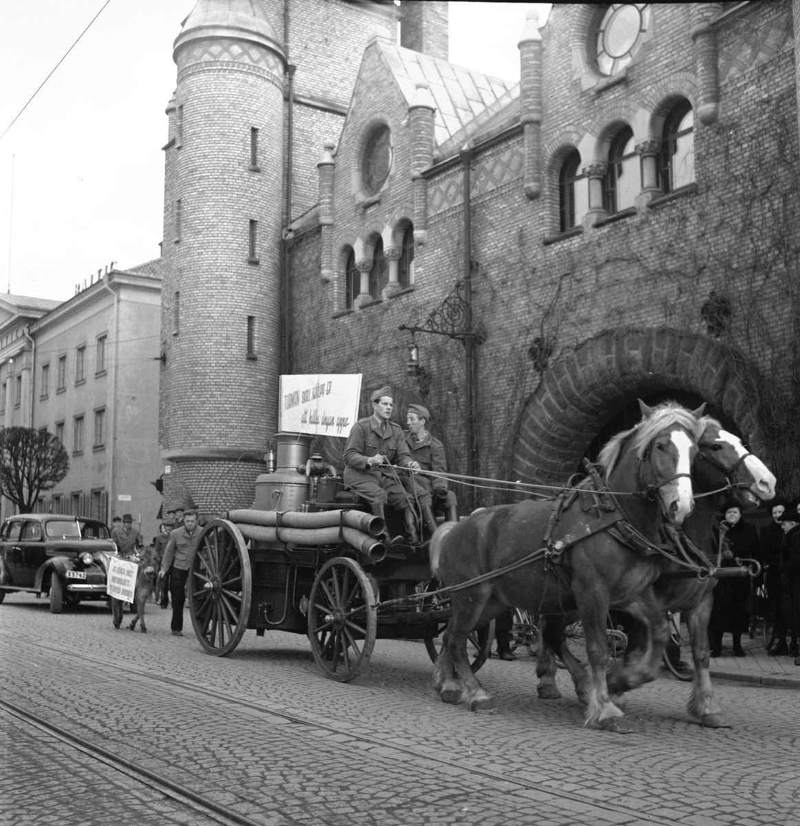 "Turman" Journalisternas rundtur genom staden den 13 april 1950, samt i Furuvik 11 juni 1950. "Rundturen" kallades ett arrangemang som vartannat år med start i början av 1950-talet marknadsfördes av föreningen Gävleborgsjournalisterna. Jippot ordnades runt om i länet och i centrum stod en figur som kallades "Turman" oftast spelad av Macce Kjellin