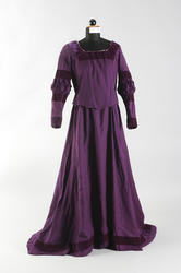 Costume Kirsten Flagstad in the role of Eva in Die Meistersinger. A purple dress with long sleeves.