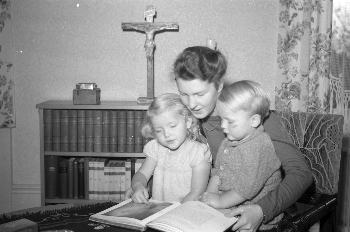 Reportage för Tidskriften Idun, Stockholm, med fru Pastor Davidsson, Staketgatan 17 Gävle. 1946.