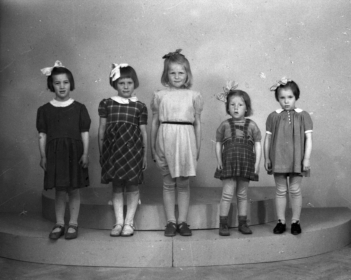 "Vårt barn". Barn som är på kolonin i Rörberg. 1946.