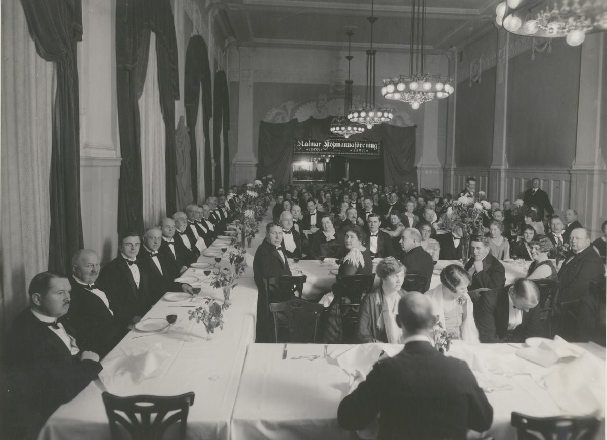 Kalmar Köpmannaförenings jubileumsfest 1908-1928 i stora festvåningen på Stadshotellet.
