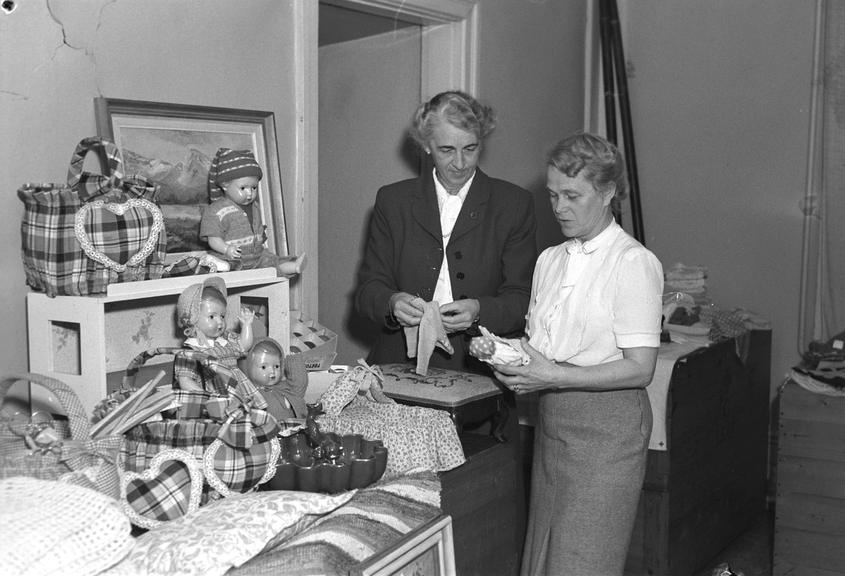 Röda Korset leksakstillverkning. Maj 1949.