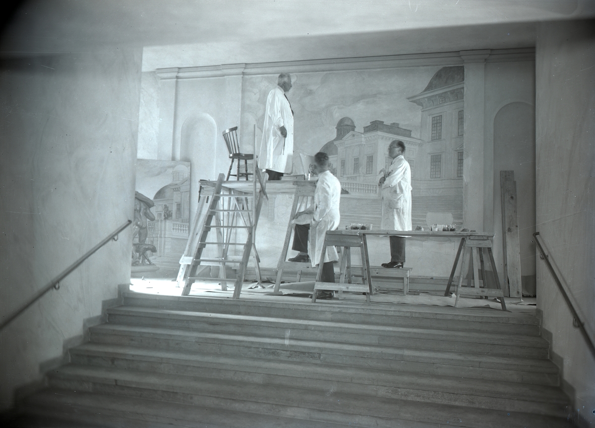 Prins Eugen målar trapphuset i Stagneliusskolan.