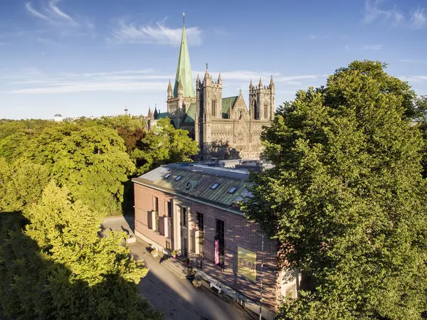 Museets hovedbygning ved Nidarosdomen