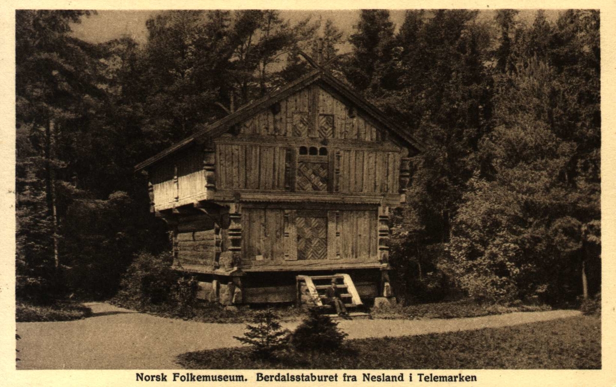 Postkort. Norsk Folkemuseum. Berdalsloftet