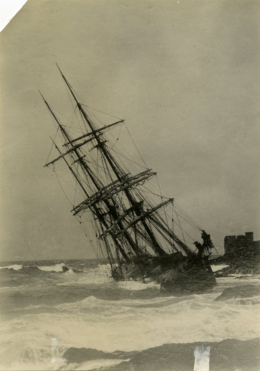 Bark 'Velkommen' (b.1893)(K.S.Bertelsen m.fl.,Stavanger), - Strandet ved Pendennis på vei til Le Havre i 1896.