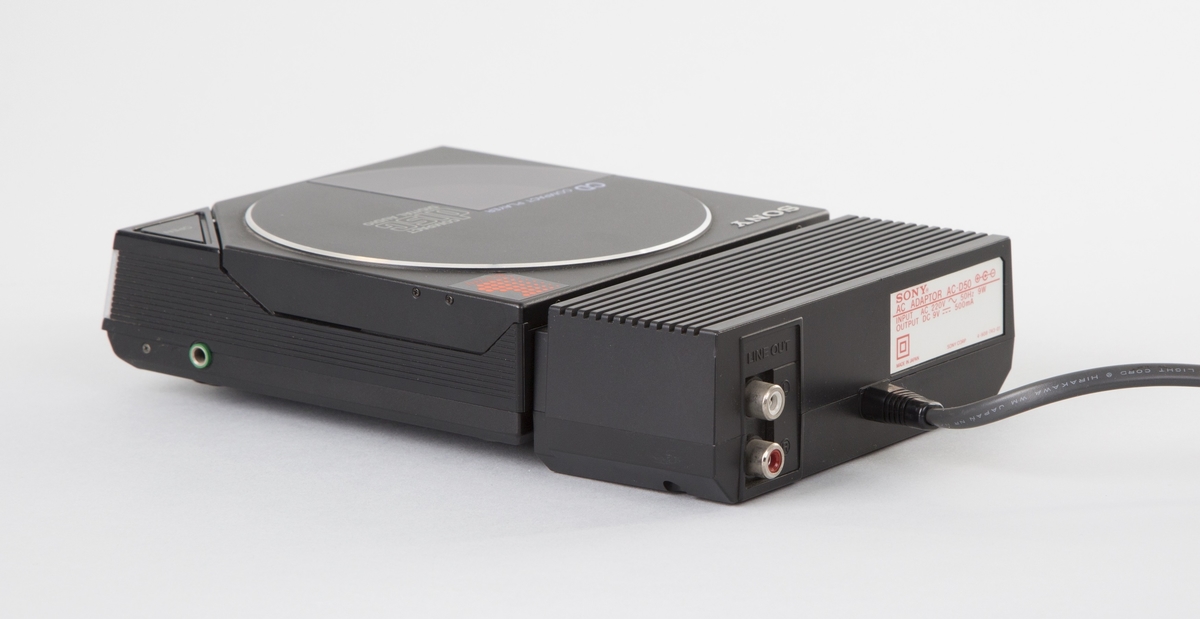 16-bits CD-spiller i sort plastkabinett med ekstern strømforsyning.