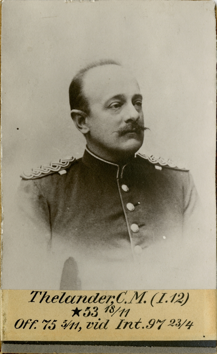 Porträtt av Christer Magnus Thelander, officer vid Kalmar regemente I 20 och Intendenturkåren.
Se även AMA.0009111 och AMA.0009147.