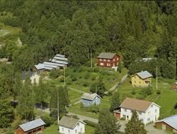 Follebu sentrum, Reiten, revegård bak