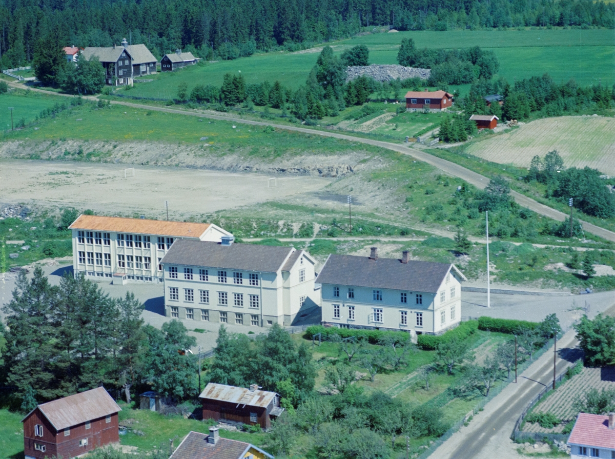 Flyfoto, Lillehammer, Kringsjå skole som sto ferdig i 1905