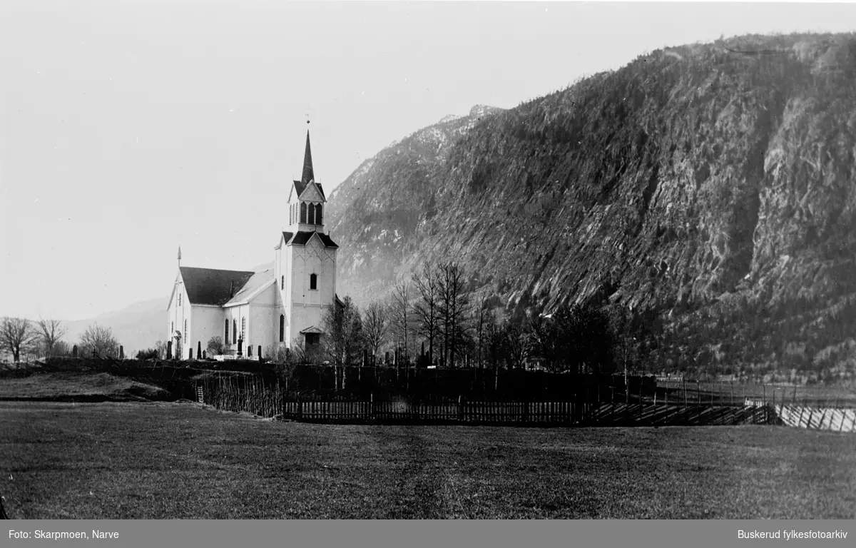 Nes kirke
Nesbyen ligger i Nes sokn i Hallingdal prosti. Den er bygget i tre og ble oppført i 1861. Kirken har korsplan og 900 sitteplasser. 
Arkitekt: Georg Andreas Bull