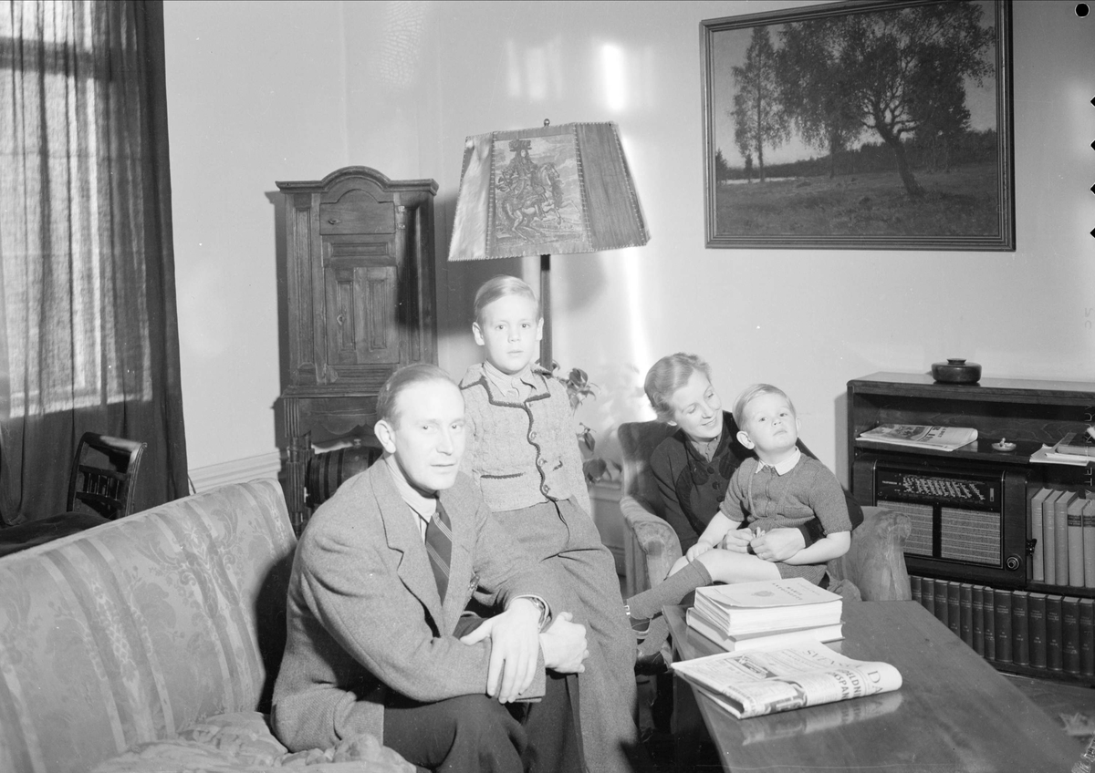 Familjegrupp hos doktor Groth, Uppsala 1939