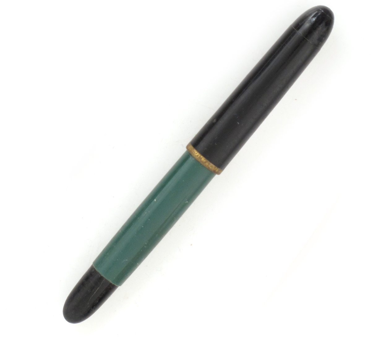 Fyllepenn i grønn og sort plast.