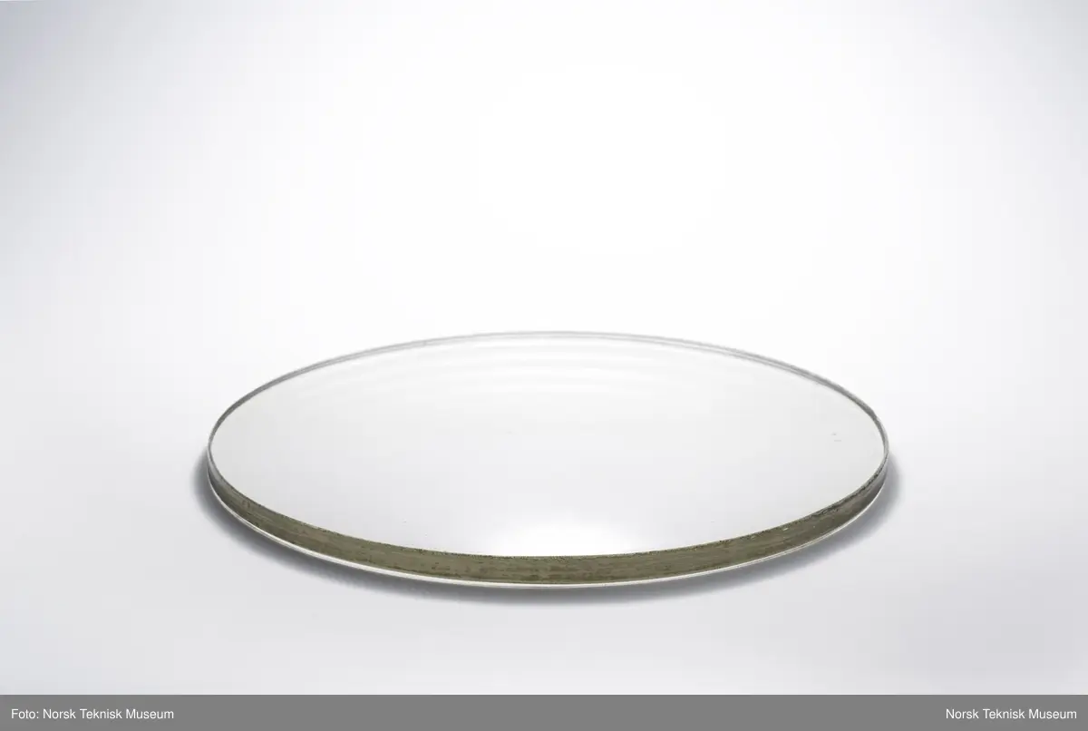 11 - 1200 ganger forstørrelse. Objektivdiameter ca. 37 cm.